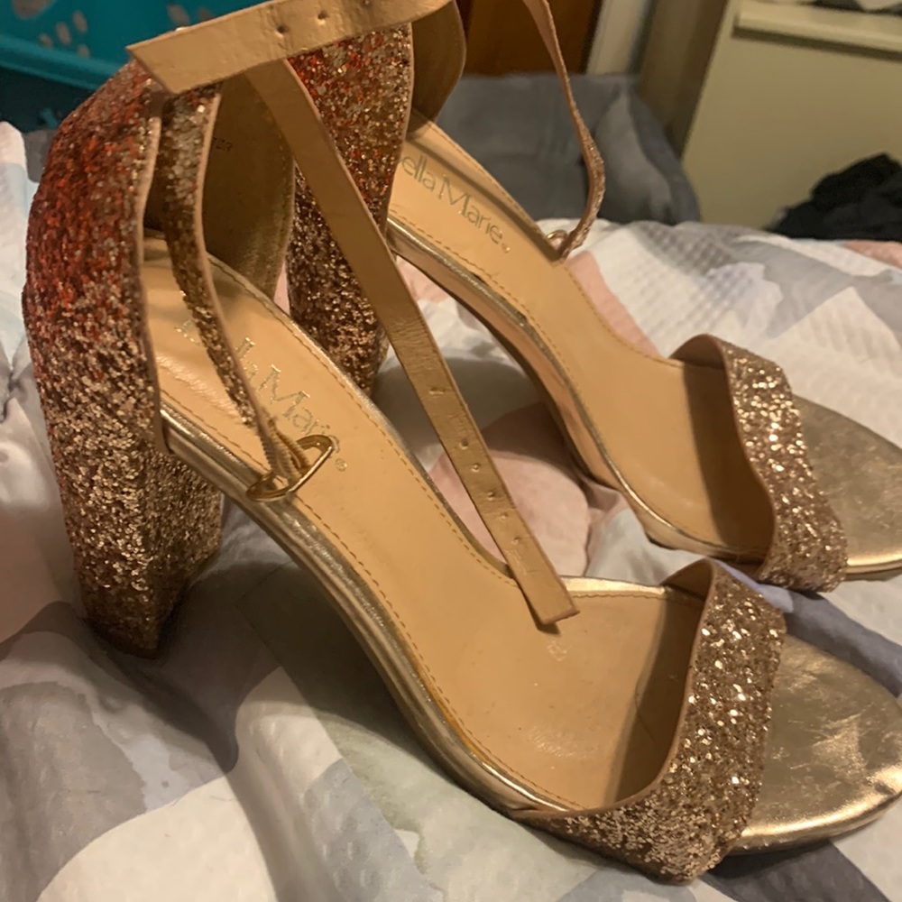 Size 8 Bella Marie rose gold glitter 2inch wide heel with straps. Only worn once
